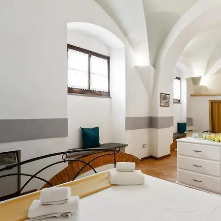 Guesthost - Le Tre Volte - Mercato Charming Loft * Florence
